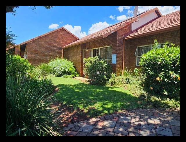 2 BEDROOM TOWNHOUSE FOR SALE IN BIRCHLEIGH NORTH